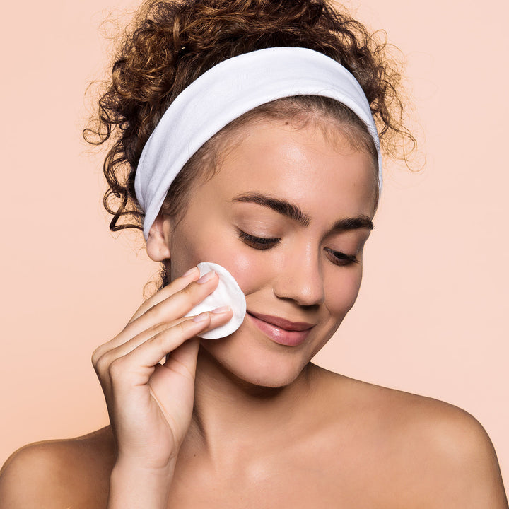 woman applying ginseng toner